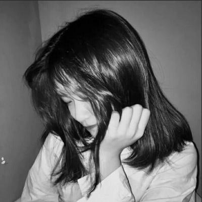 12张高清霸气冷酷黑白女生头像 适合当QQ头像用