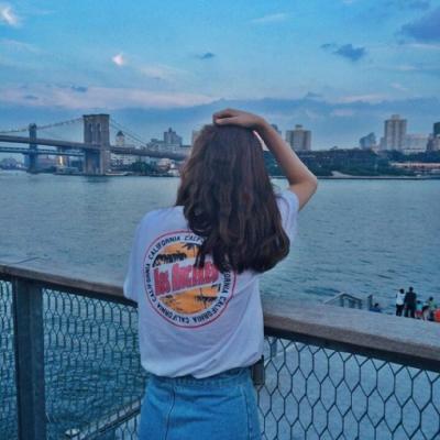21张高清唯美长发女生背影QQ头像合集