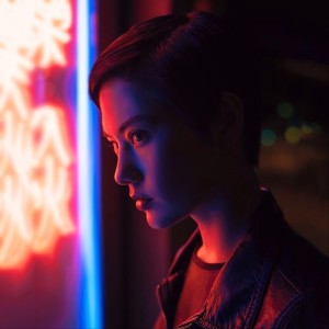 酒吧短发女生单张头像分享