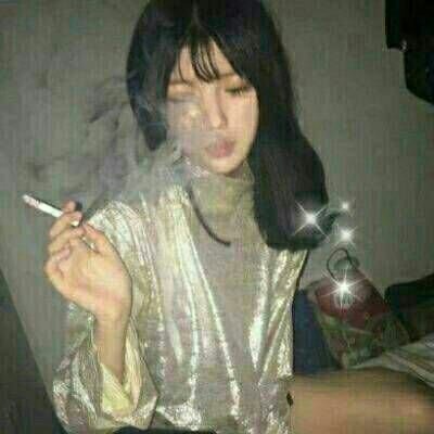 30张高冷抽烟女生高清头像 氛围感拉满