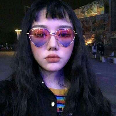 14张高清暗黑系颓废女生头像 氛围感拉满