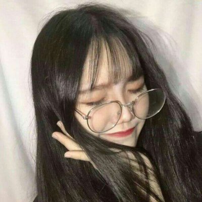 戴透明圆框眼镜的女生头像来啦！18张高清好看的眼镜控女生头像合集
