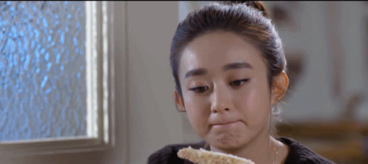 赵丽颖吃货表情包合集来了！吃包子啃萝卜的样子太真实，网友直呼这就是本人