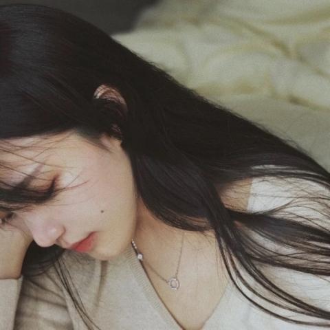 24张高清安静伤感唯美女生头像合集