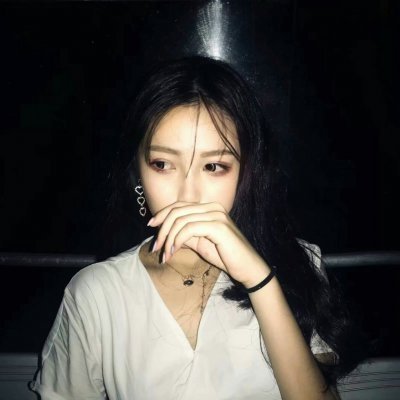 超酷真人黑色系女生头像 25张高清质感图分享