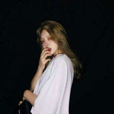 12张emo女生高清头像 带着低落孤独感的QQ头像