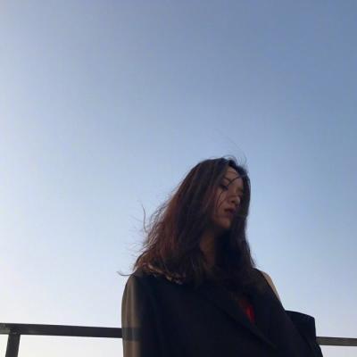 21张高清唯美长发女生背影QQ头像合集