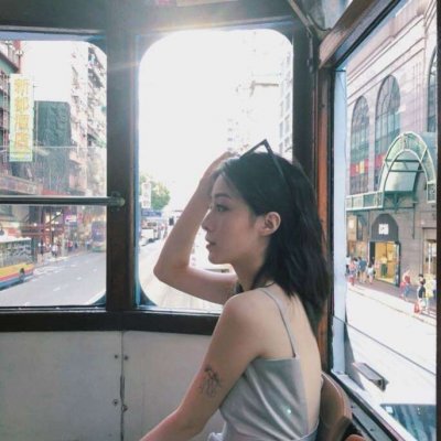 36张高清潮流女生街拍头像 时尚感拉满的美女头像合集