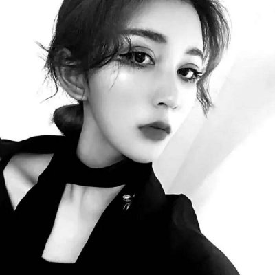 女生黑白微信头像合集 20张高清时尚款