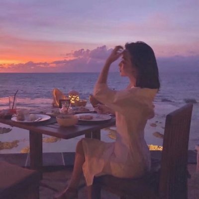 女生海边吹风头像合集 24张高清唯美度假风女生头像