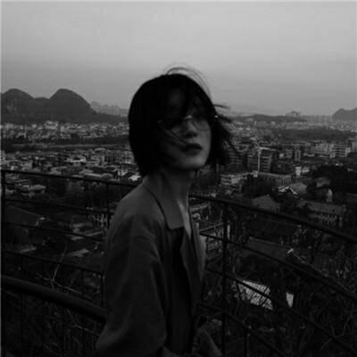 女生黑白伤感QQ头像来了！9张高清黑白系女头分享