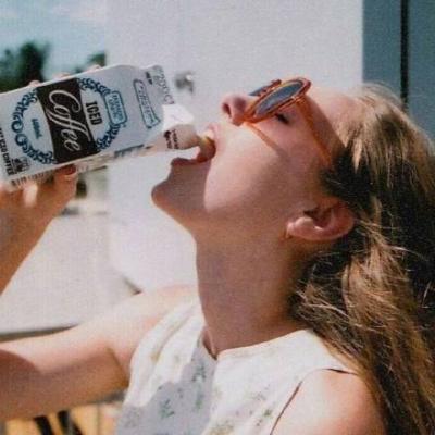 21张高清英伦风气质女生头像合集