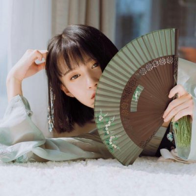 34张高清霸气女生绿色头像 真人款超好看