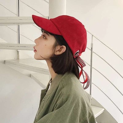 戴帽子低头的高清女生头像 17张好看的合集来啦