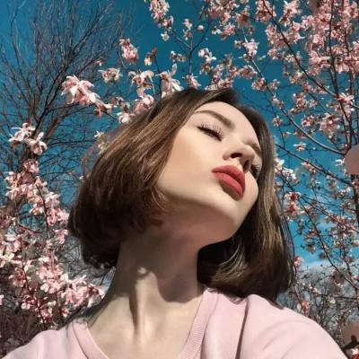 适合微博用的霸气欧美女生头像 高清图集共22张