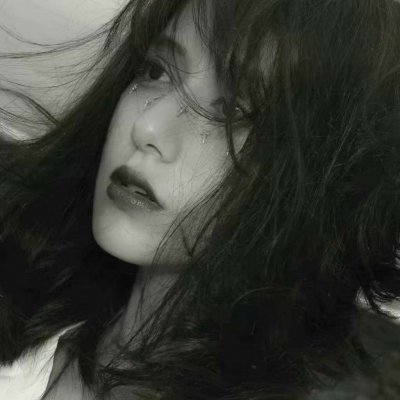 21张高清黑白伤感冷淡女生头像 自带心碎氛围感的女头合集