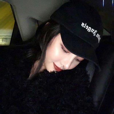 高清好看的个性女生浪系头像 共12张