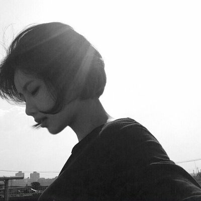 19张高清好看的社会风短发女生头像合集