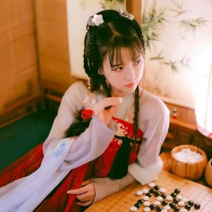 有一张下围棋的古风女生头像，快来看看