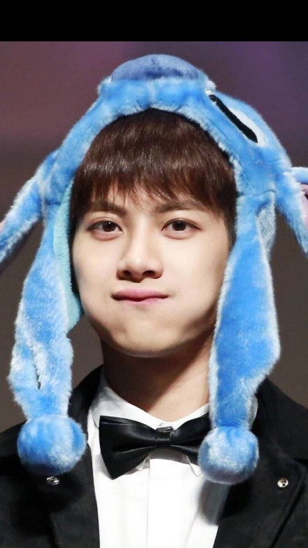 王嘉尔粉丝看过来！这套壁纸可以直接存