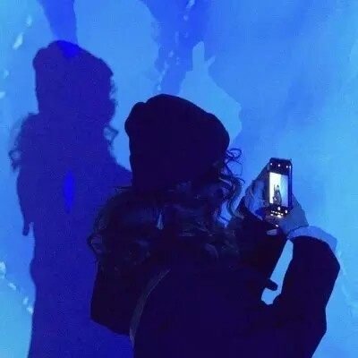 12张蓝色忧郁风女生头像 高清适配低落伤心情绪的头像素材