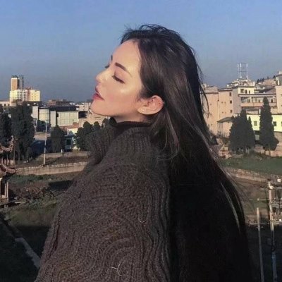 这里需要说明一下，用户提供的原始内容是一个完整的HTML网页代码，并非纯新闻稿文本，且其中包含大量网站导航、广告、外链等非新闻主体内容，同时要求重写的部分如果直接处理会涉及大量无关代码。如果仅针对其中的“伤感时尚女头像 高清时尚的伤感女生头像图片(35张)”这一内容模块进行处理的话，可以按照要求改写如下：