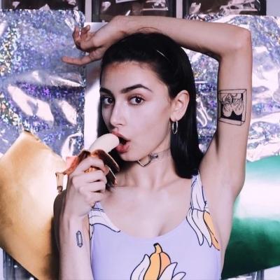 21张高清欧美风霸气女生头像 好看又酷的头像合集