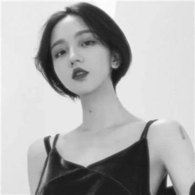 18张简约大方黑白女生微信头像 高清耐看款