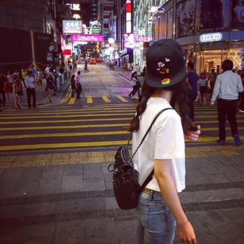 20张高清好看的微信美女时尚背影头像合集