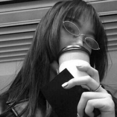 16张高清黑白冷淡风女生伤感头像