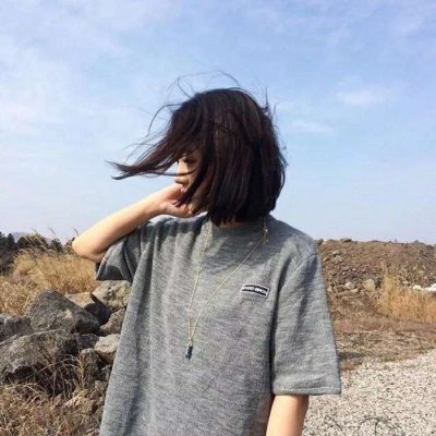 16张高清短发潮流女生QQ头像 氛围感拉满