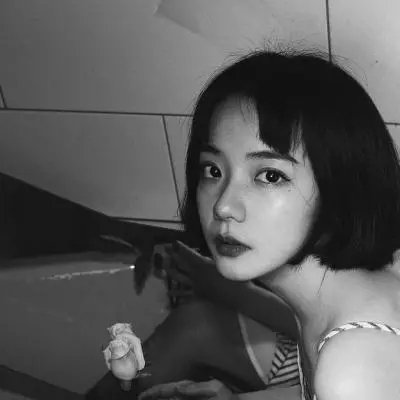20张高清女生伤感黑白QQ头像 氛围感拉满