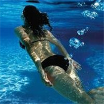 女生水中游泳头像合集！22张唯美氛围感头像直接抱走