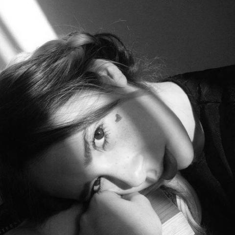 24张高冷伤感黑白女生头像 高清冷酷忧伤款合集