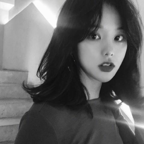 24张高清安静伤感唯美女生头像合集