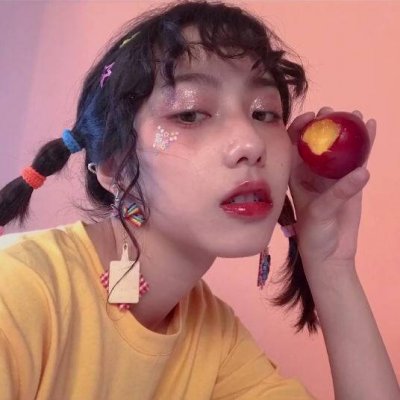 当下超火的时尚潮流女生头像 18张高清图合集