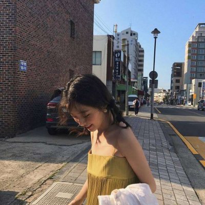36张高清潮流女生街拍头像 时尚感拉满的美女头像合集