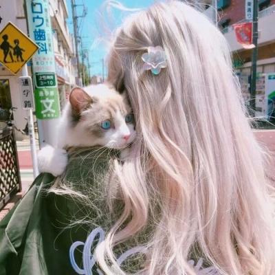 当下热门的欧美风女生头像 17张高清好看的图集