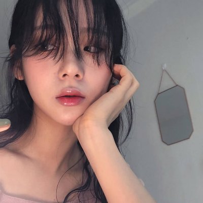 26张高清长卷发女生头像 好看的卷发美女头像合集