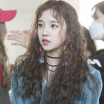 26张高清长卷发女生头像 好看的卷发美女头像合集