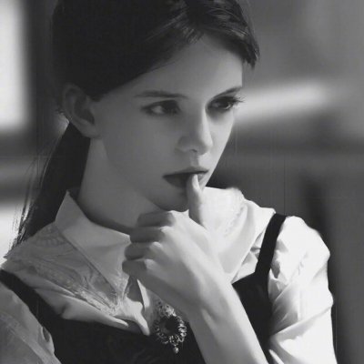 12张高清伤感高冷黑白女生头像合集