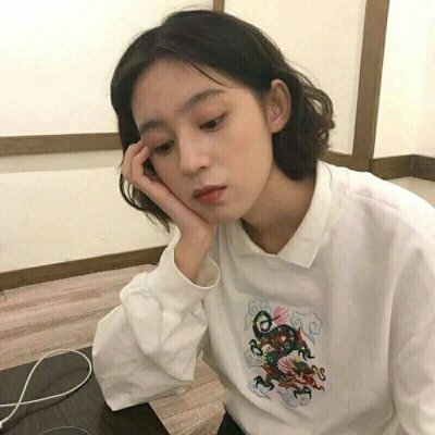 19张高清好看的社会风短发女生头像合集