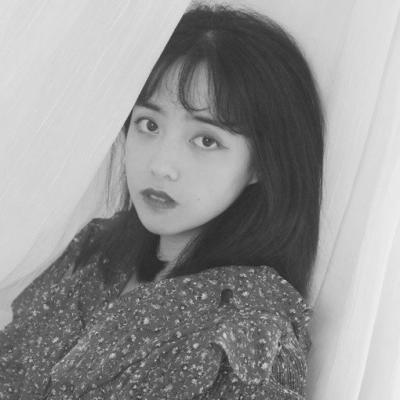 16张高清黑白高冷女生头像 自带氛围感的意境头像合集