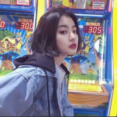 15张高清高冷短发女生头像合集