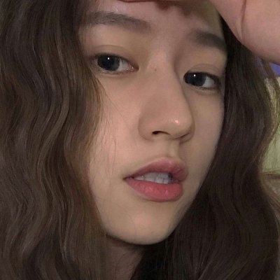 20张高清好看的女生卷发QQ头像 个性氛围感拉满