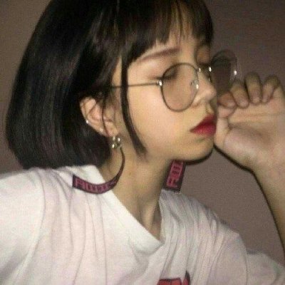 19张高清好看的女生戴眼镜微信头像合集