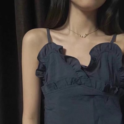 微博热门部位女头！24张高清性感女生微信头像合集