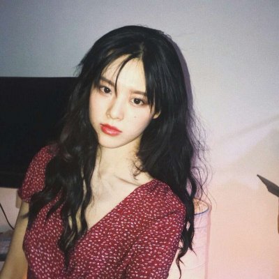 26张高清长卷发女生头像 好看的卷发美女头像合集