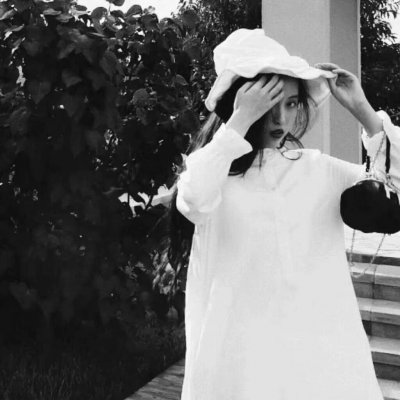 21张高清黑白伤感冷淡女生头像 自带心碎氛围感的女头合集