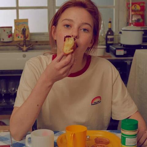 23张高清氛围感欧美女生头像 气质感直接拉满